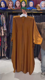 Charger et lire la vidéo dans la visionneuse de la Galerie, Samira
